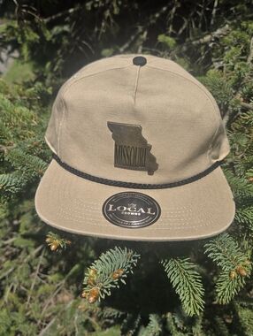 LOCAL CROWNS Metal Emblem Golfer Hat - Missouri
